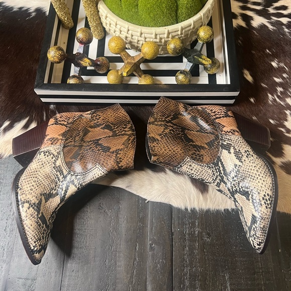 Schutz Haven Snakeskin Embossed Leather Western Ankle Boots (Size 7 - Picture 3 of 7